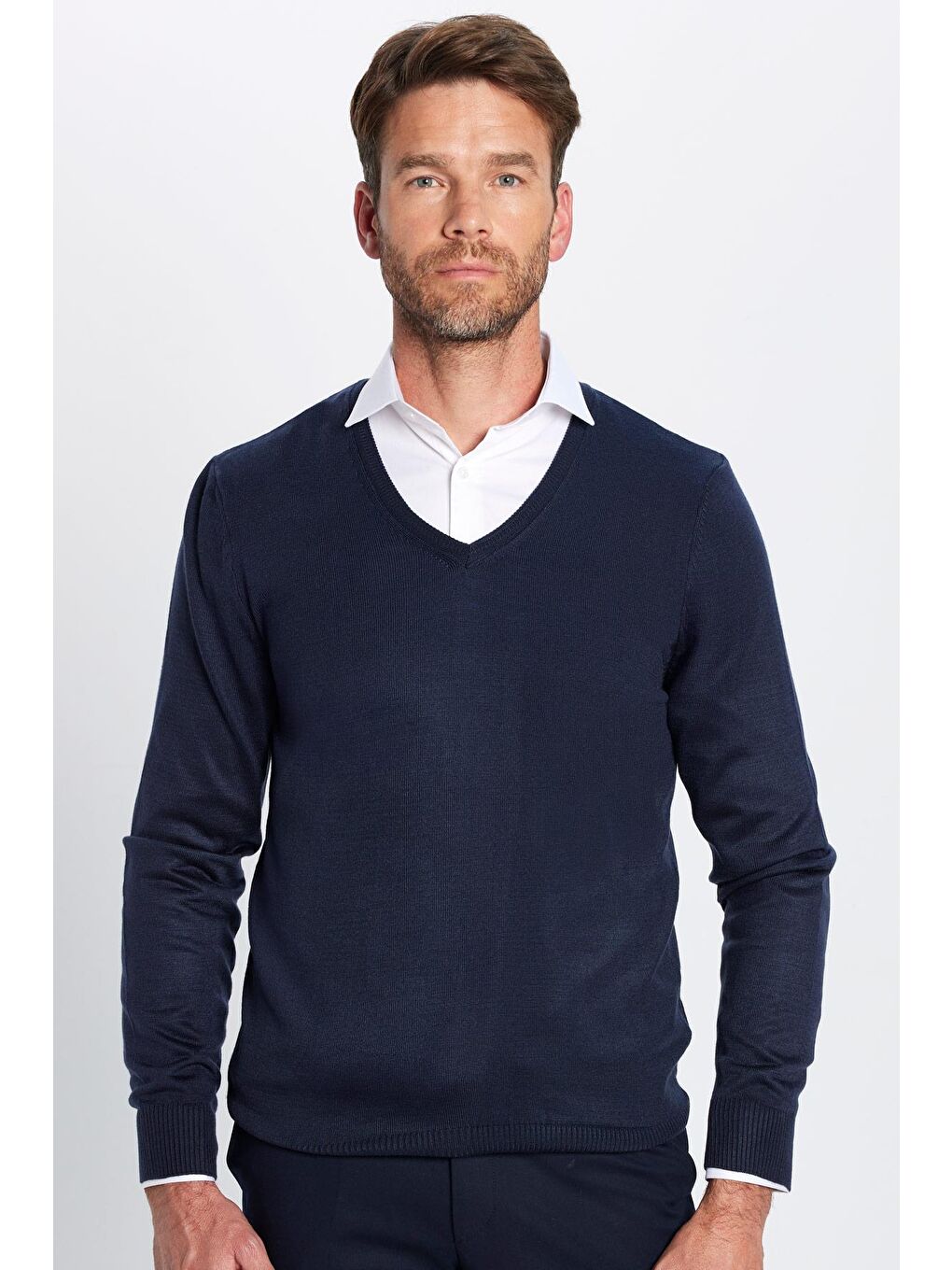 Erkek Standart Fit Normal Kesim Yumuşak Dokulu Tüylenmeyen Lacivert V Yaka Triko Kazak-2