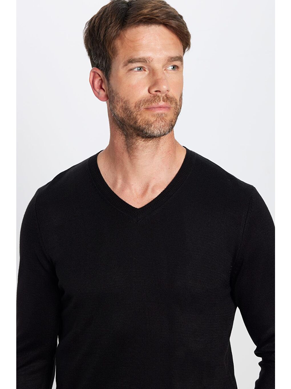 Erkek Standart Fit Normal Kesim Yumuşak Dokulu Tüylenmeyen Siyah V Yaka Triko Kazak-2