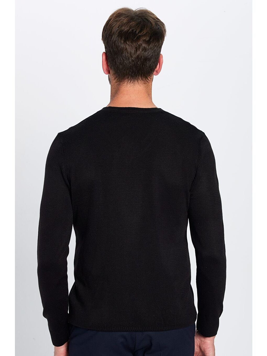 Erkek Standart Fit Normal Kesim Yumuşak Dokulu Tüylenmeyen Siyah V Yaka Triko Kazak-4