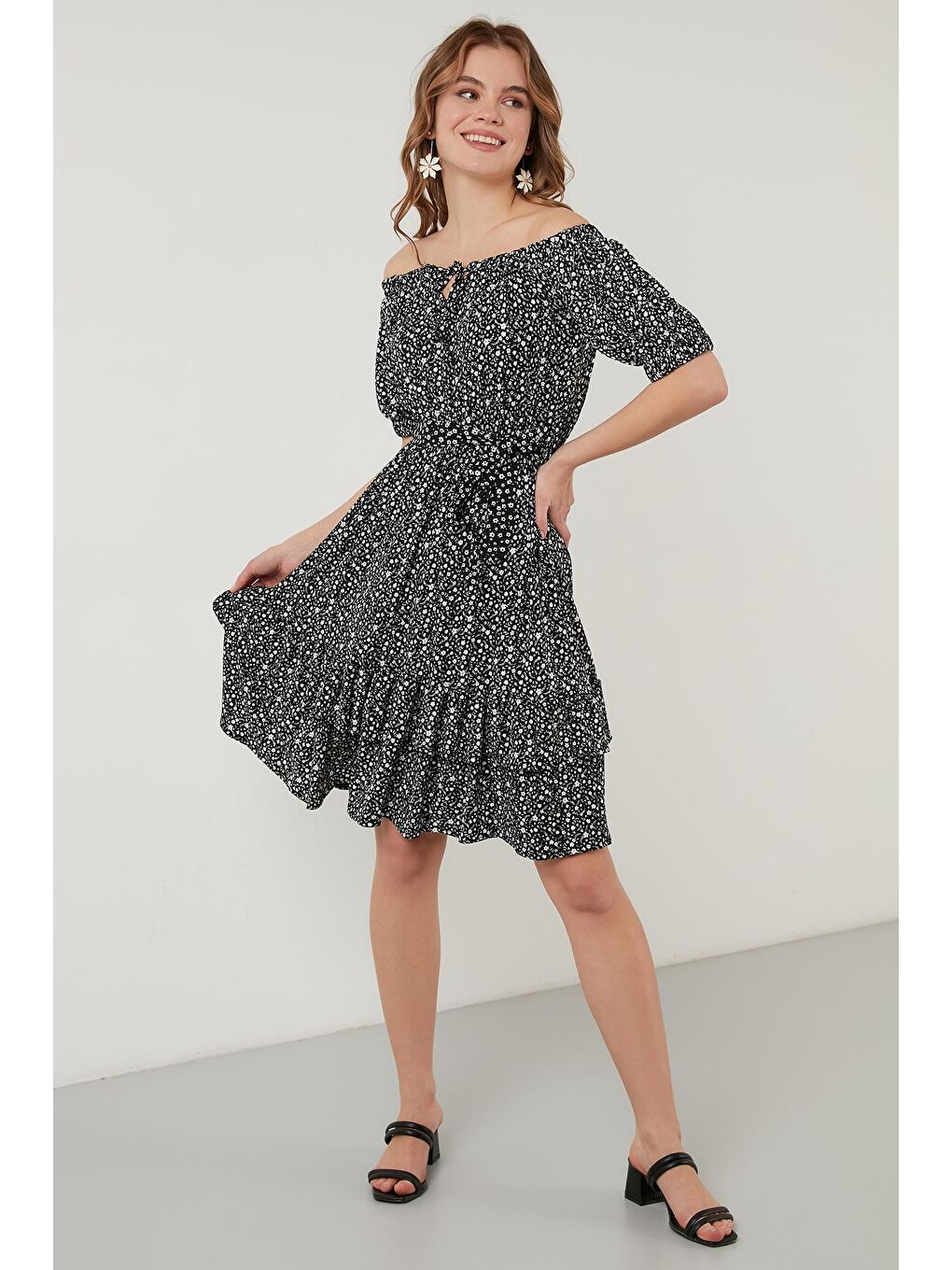 Siyah Carmen Yaka Bağlama Detaylı Volanlı Elbise 5864506Y11