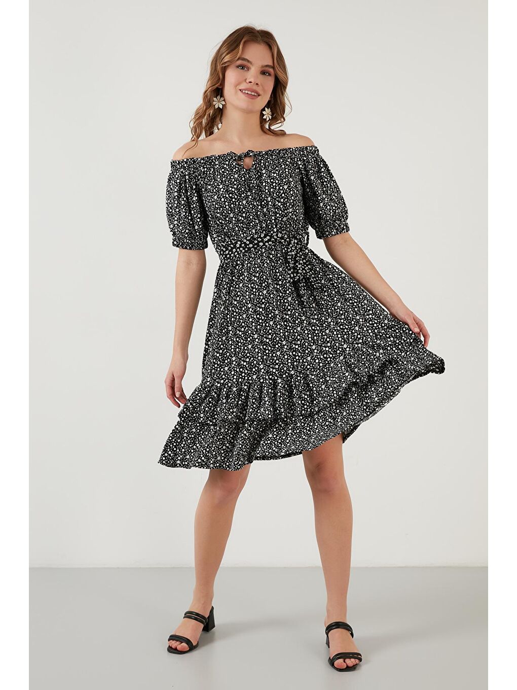 Siyah Carmen Yaka Bağlama Detaylı Volanlı Elbise 5864506Y11-1