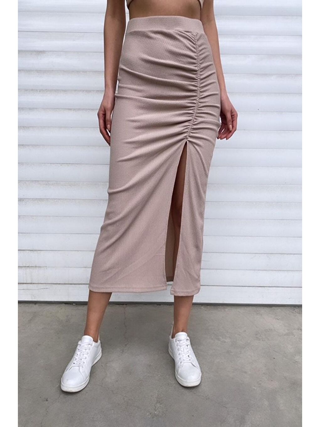 Kadın Bej Derin Yırtmaçlı Elastanlı Büzgülü Kalem Etek