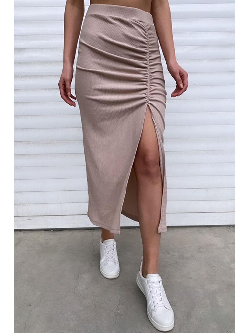 Kadın Bej Derin Yırtmaçlı Elastanlı Büzgülü Kalem Etek-4
