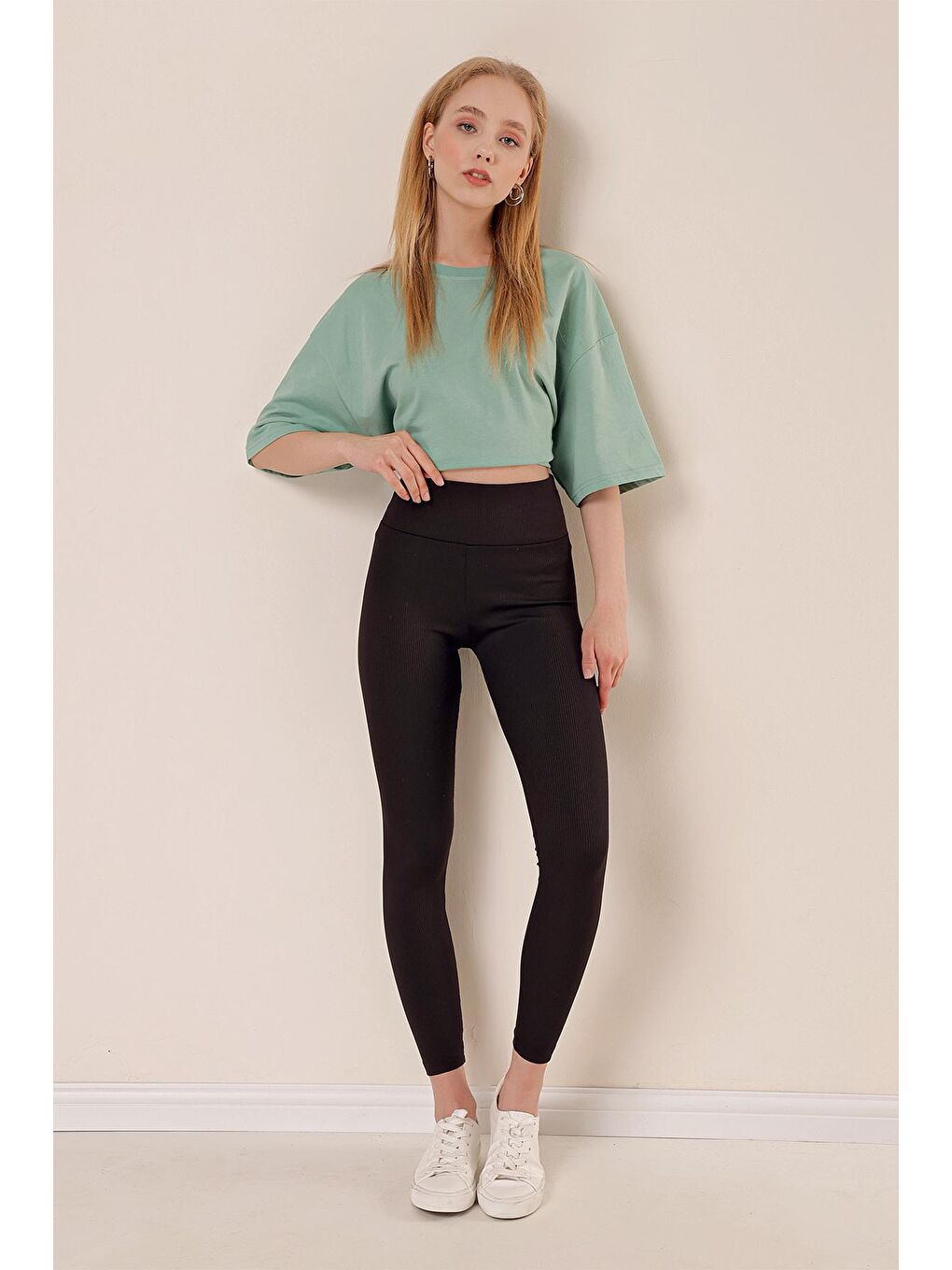 Kadın Siyah Yüksek Bel Esnek Fitilli Tayt-1