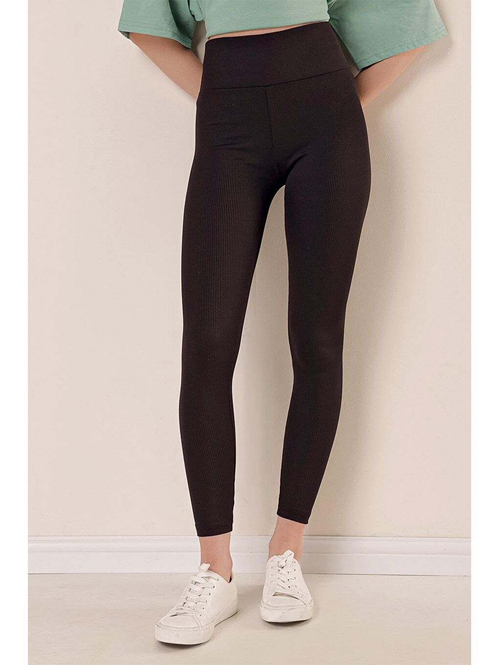 Kadın Siyah Yüksek Bel Esnek Fitilli Tayt-2