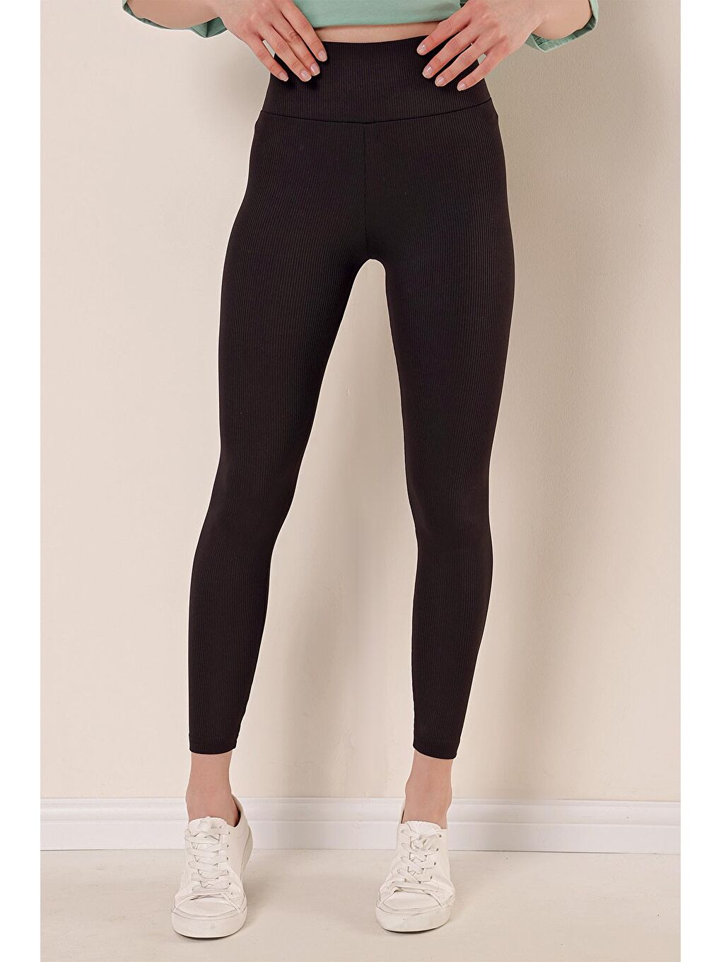 Kadın Siyah Yüksek Bel Esnek Fitilli Tayt-3