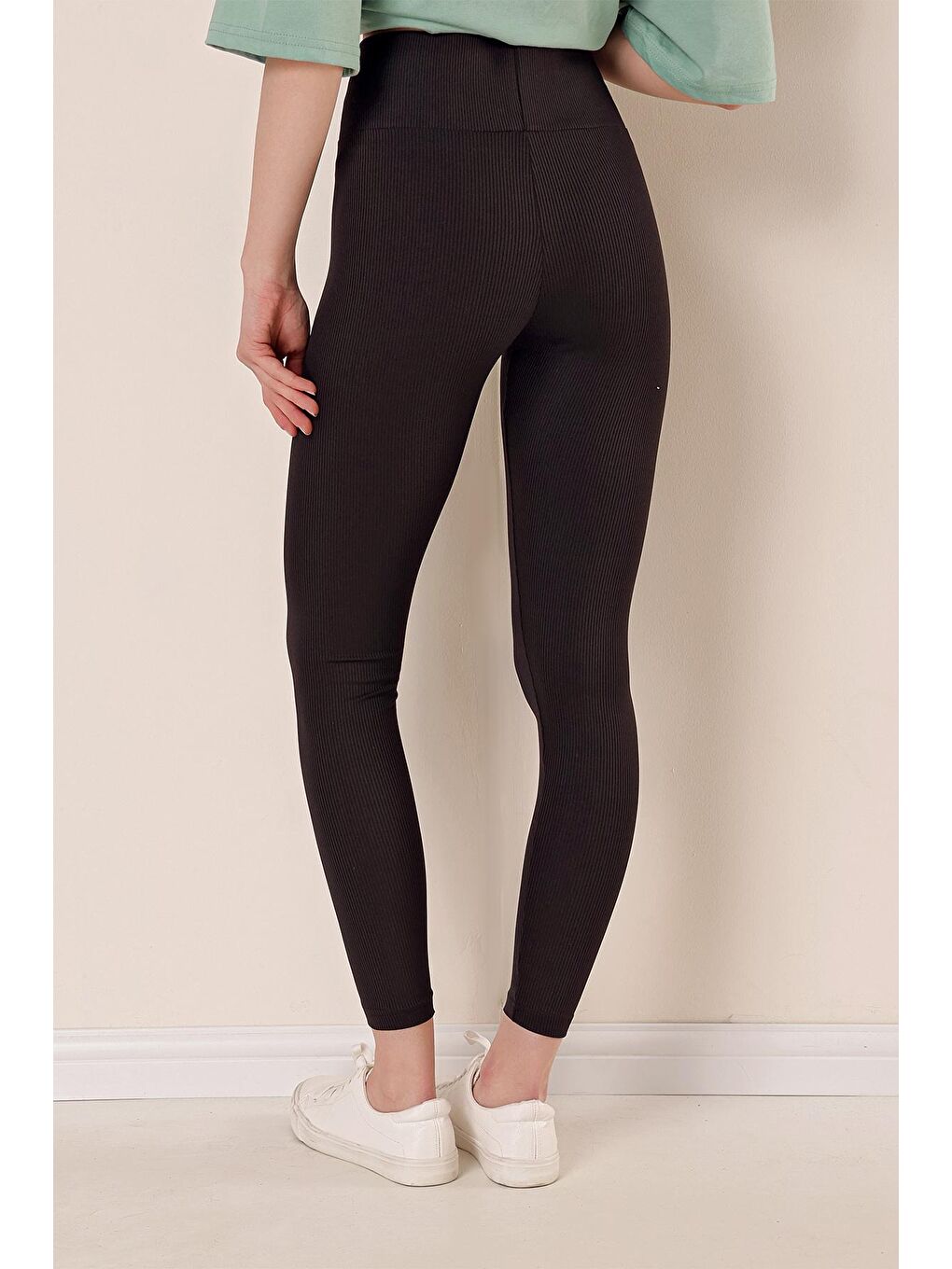 Kadın Siyah Yüksek Bel Esnek Fitilli Tayt-4