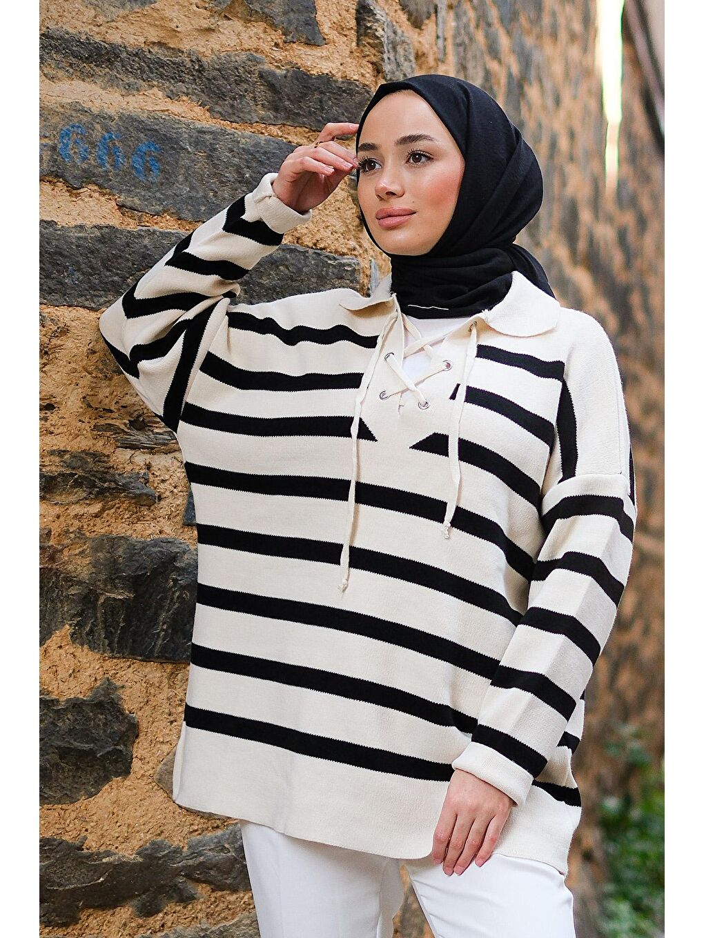 Önü Bağlamalı Polo Yaka Kazak  Beyaz-Siyah-2