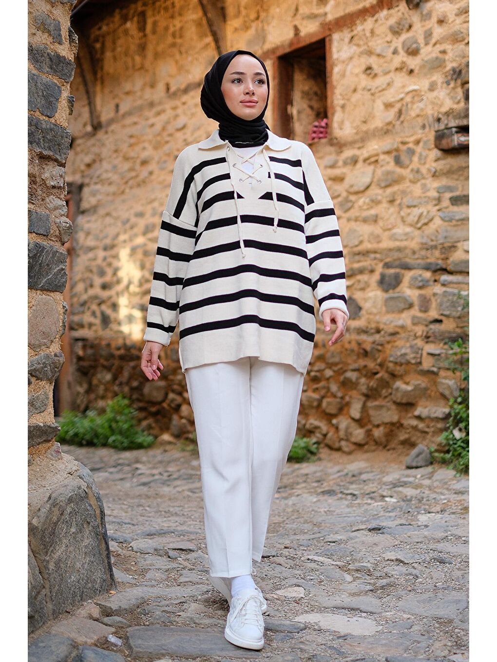Önü Bağlamalı Polo Yaka Kazak  Beyaz-Siyah-3