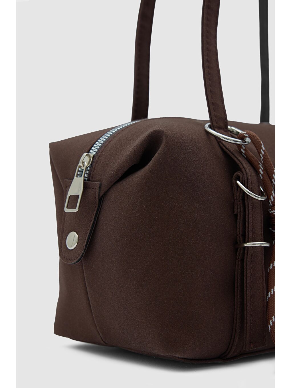 Kahverengi Gia Charmlı Oval Çanta Kahve-2