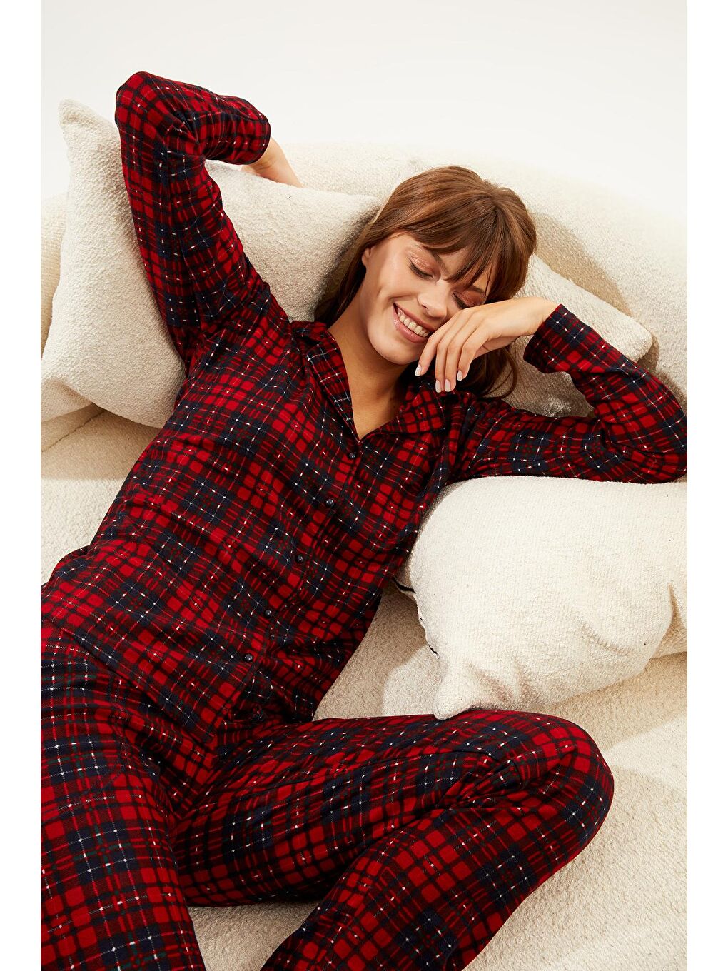 Kırmızı Siyah Ekose Süet Düğmeli Bebe Yaka Uzun Kol Uzun Alt Pijama Takım