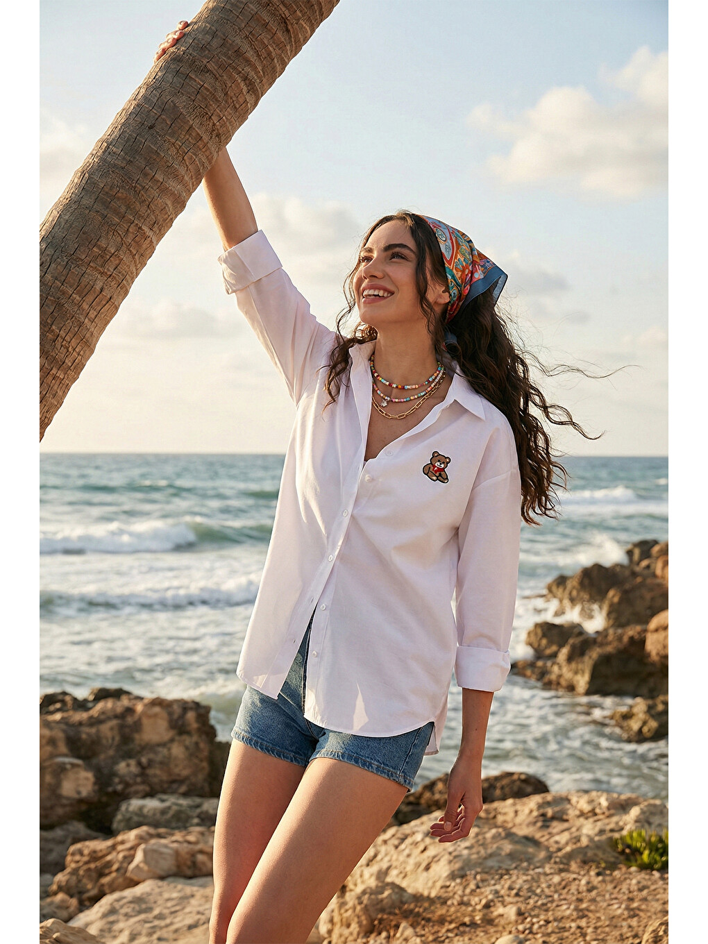 Beyaz Pamuk Karışımlı Regular Fit Ayıcık İşlemeli Kadın Gömlek 6773106