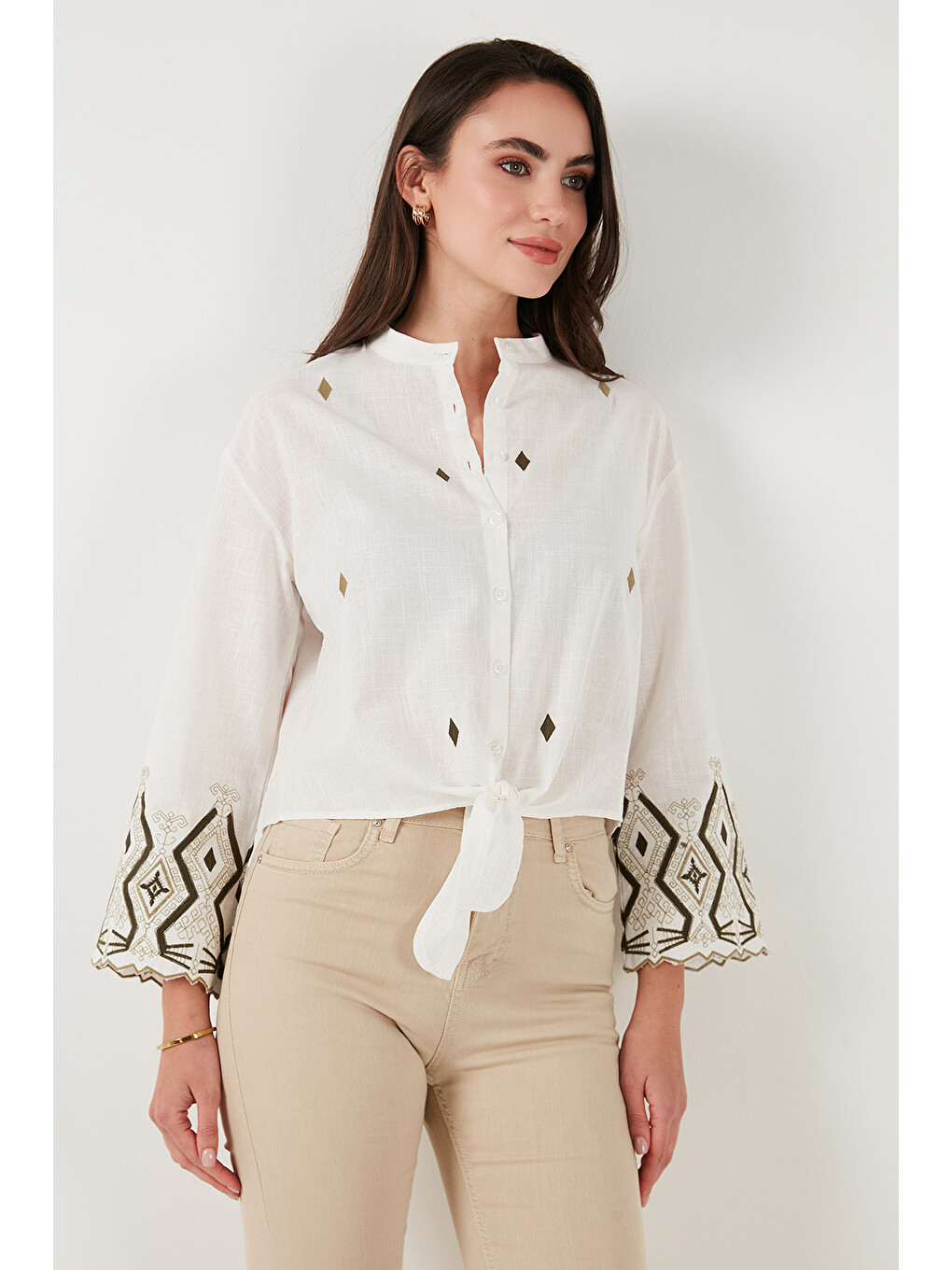 Pamuklu Nakışlı Belden Bağlamalı Hakim Yaka Kadın Gömlek 6110097-5