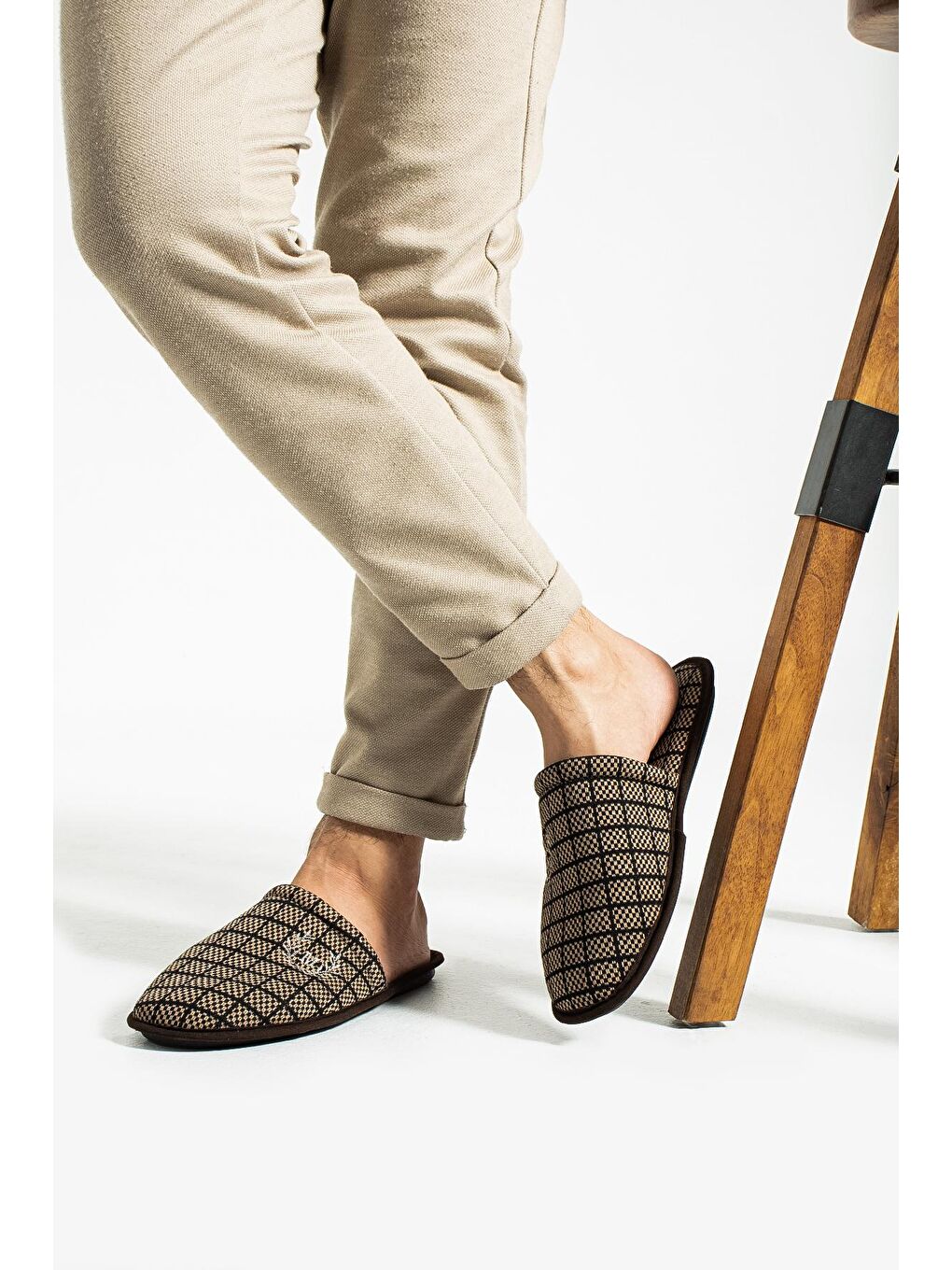 Kahverengi Kare Desenli Önü Kapalı Rahat Taban Erkek Ev Terliği P01-20-23M-4