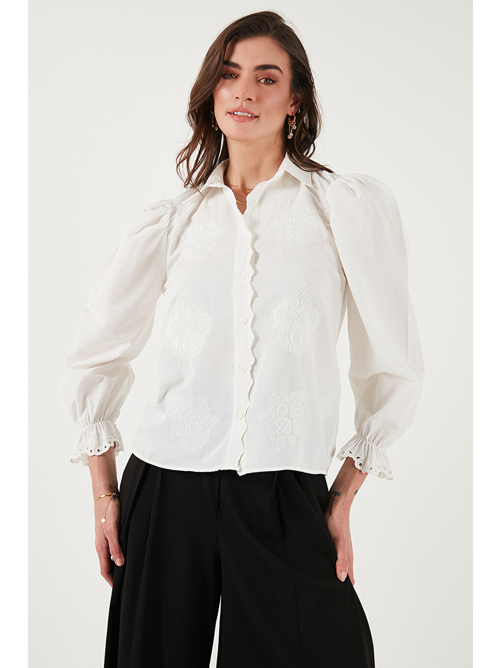 Ekru Pamuklu Slim Fit Nakışlı Balon Kol Gömlek 676208-5
