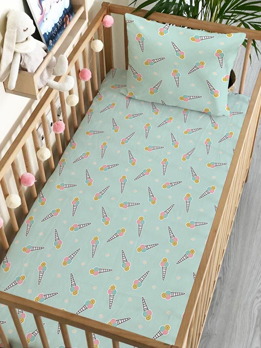 Karışık Külah Desen Baskılı Bebek Boy Lastikli Çarşaf Seti 60x120 cm