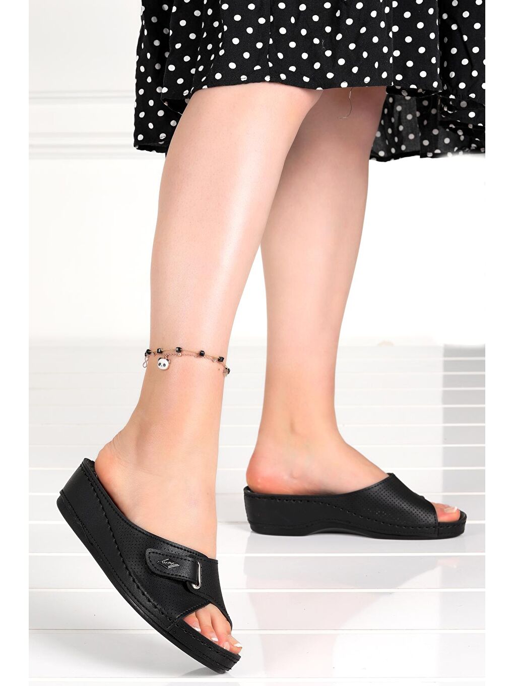 Siyah Günlük 4 Cm Topuklu Jel Kadın Cırtlı Terlik Ary 09-701