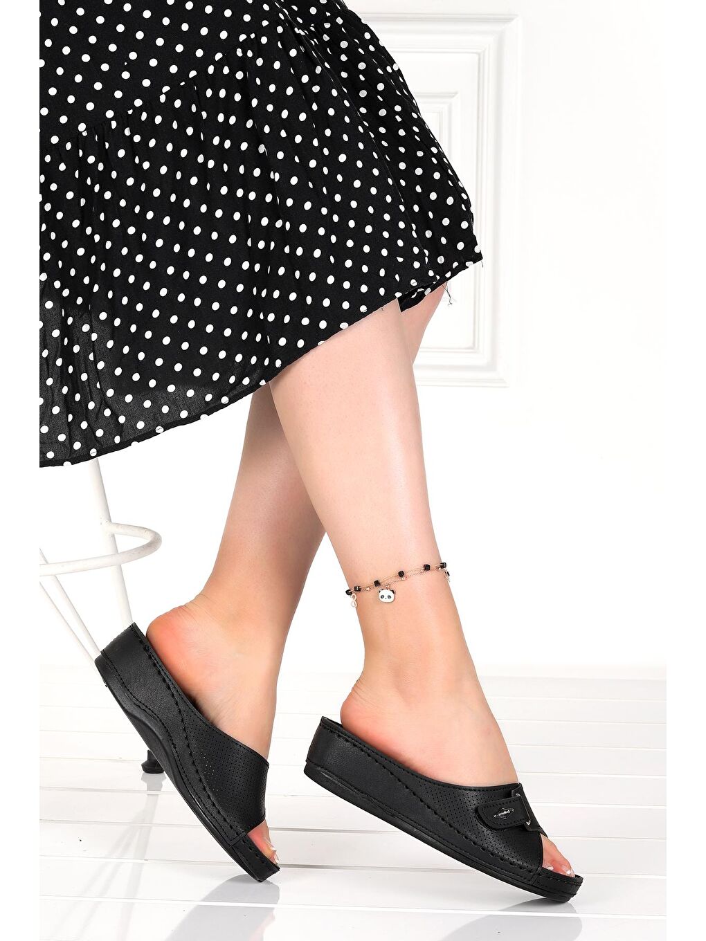 Siyah Günlük 4 Cm Topuklu Jel Kadın Cırtlı Terlik Ary 09-701-2