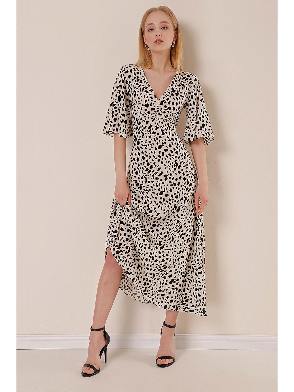 Bej Kadın Taş V Yaka Kısa Kol Desenli Elbise-2