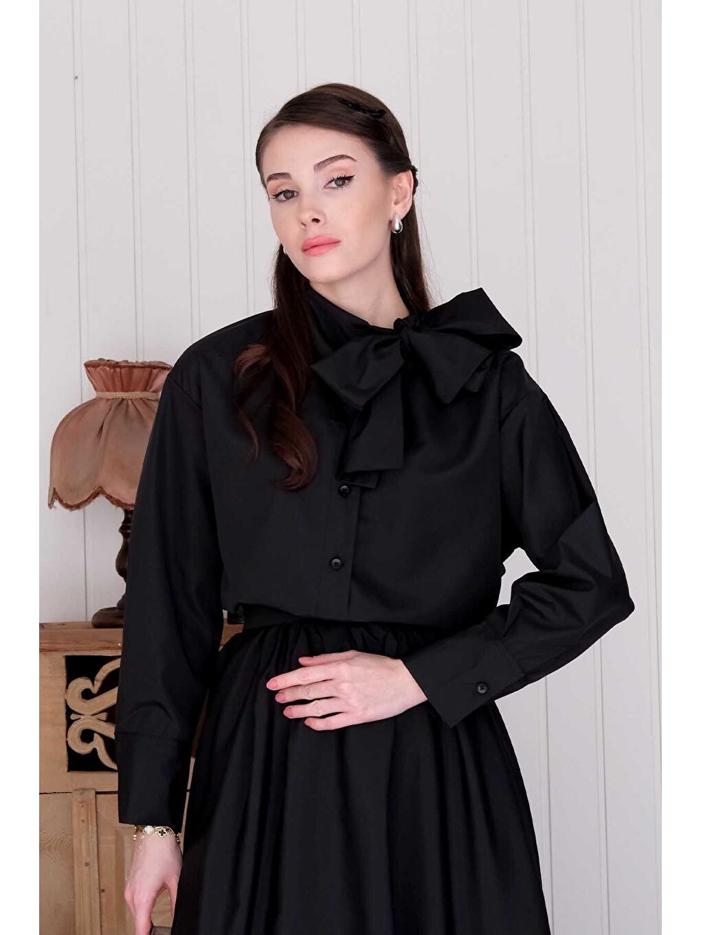 Siyah Paraşüt Kumaş Fiyonklu Gömlek-1