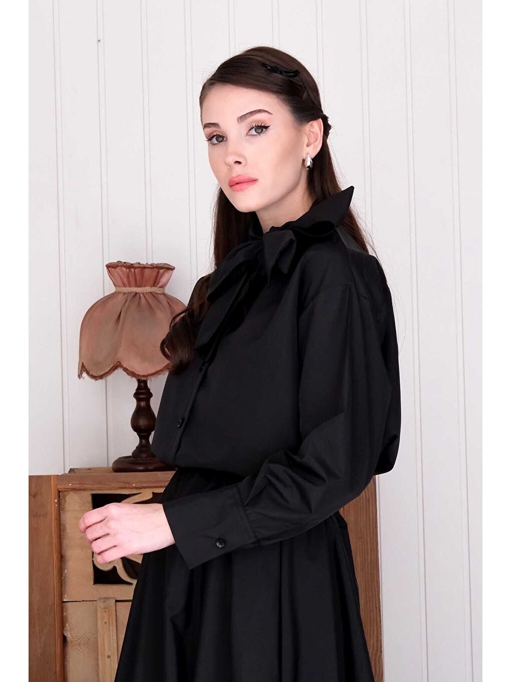 Siyah Paraşüt Kumaş Fiyonklu Gömlek-2