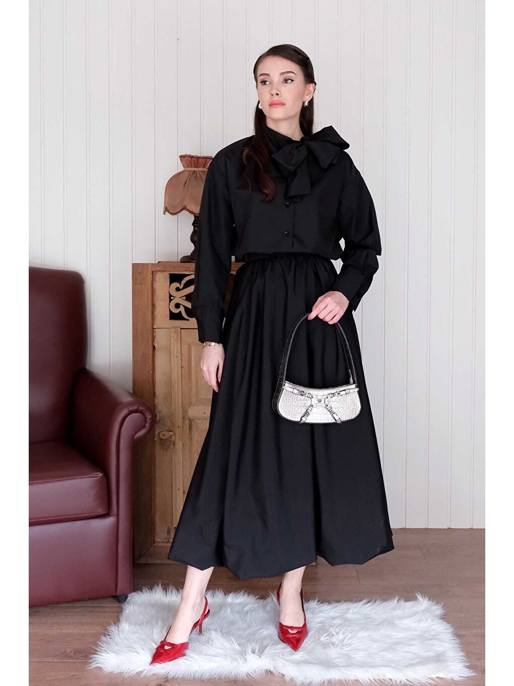 Siyah Paraşüt Kumaş Fiyonklu Gömlek-4