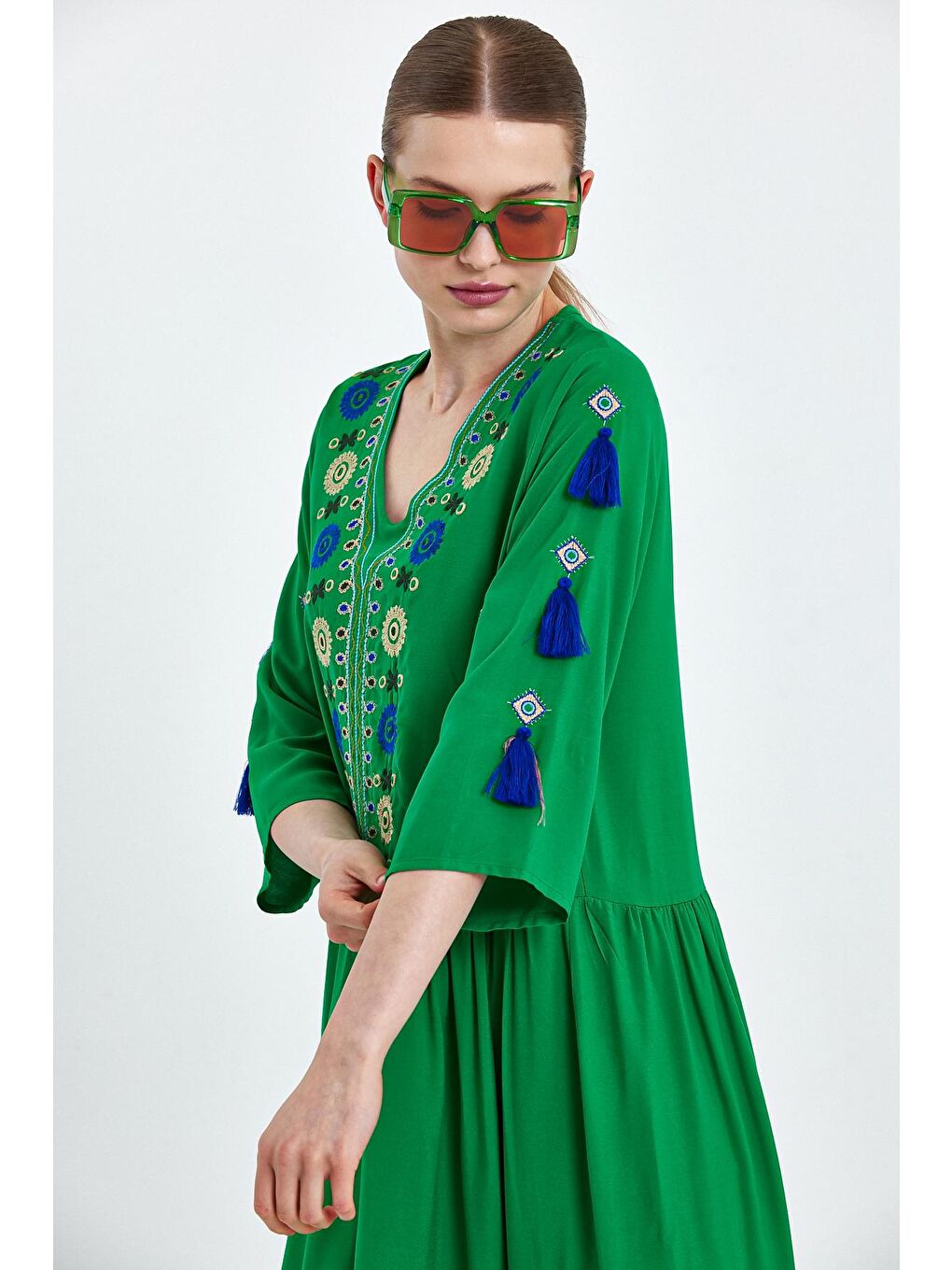 Yeşil Kadın Nakışlı Uzun Elbise-2