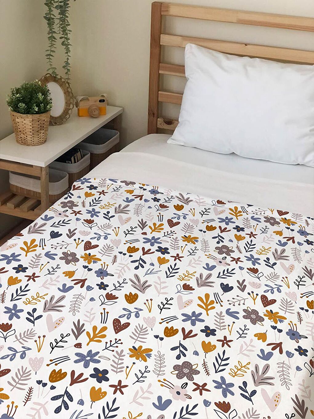 Karışık Çiçek Desenli Soft Baskılı Tek Kişilik 150x220 Cm Battaniye - Beyaz-1