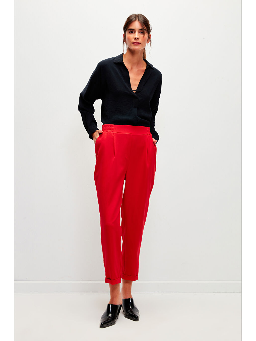 Kırmızı Beli Lastikli Rahat Kesim Düz Renk Pantolon