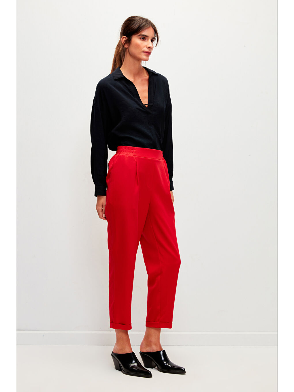 Kırmızı Beli Lastikli Rahat Kesim Düz Renk Pantolon-2