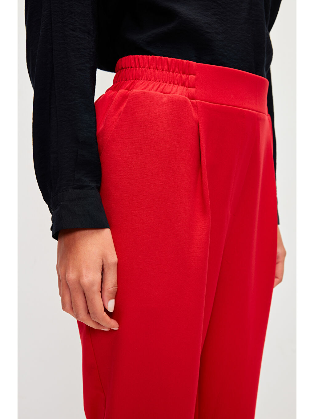 Kırmızı Beli Lastikli Rahat Kesim Düz Renk Pantolon-3