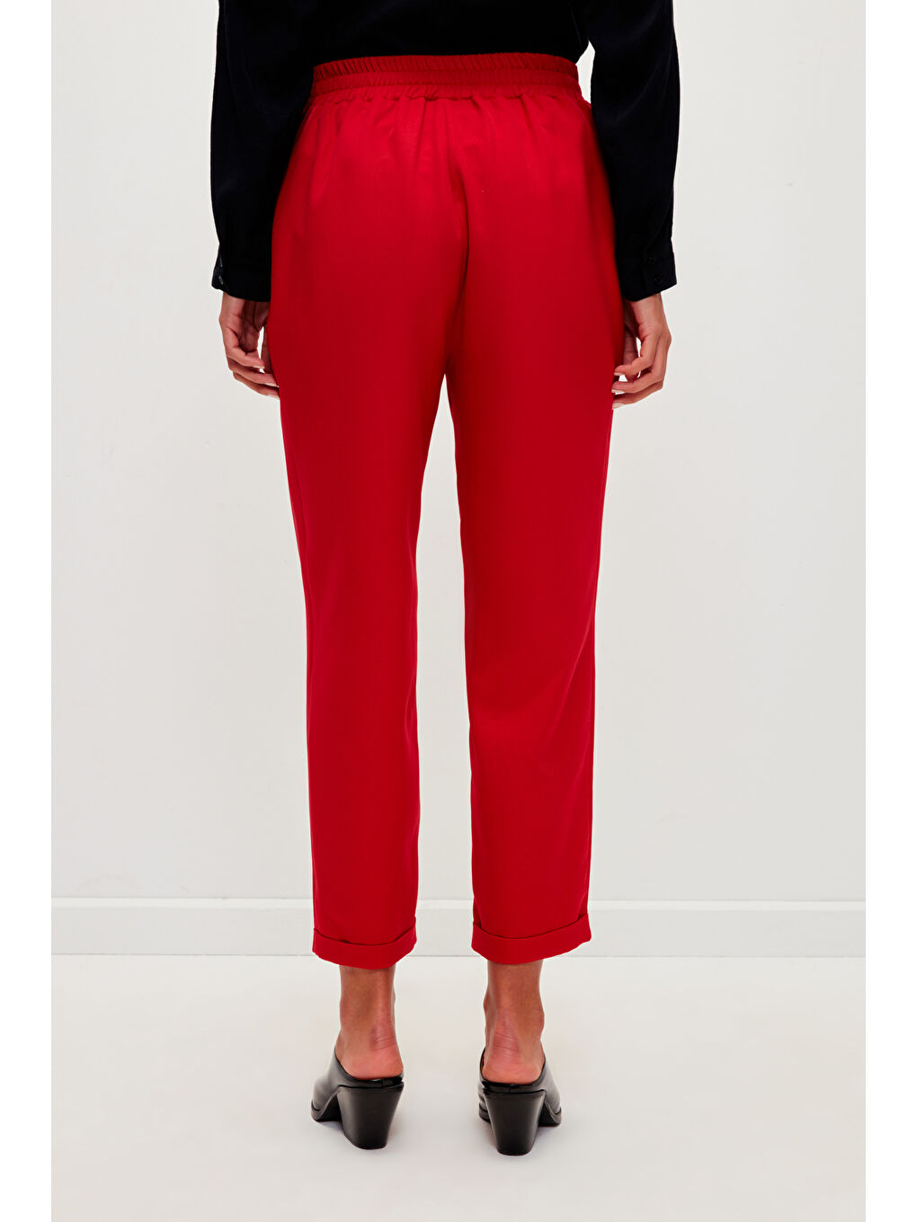 Kırmızı Beli Lastikli Rahat Kesim Düz Renk Pantolon-4