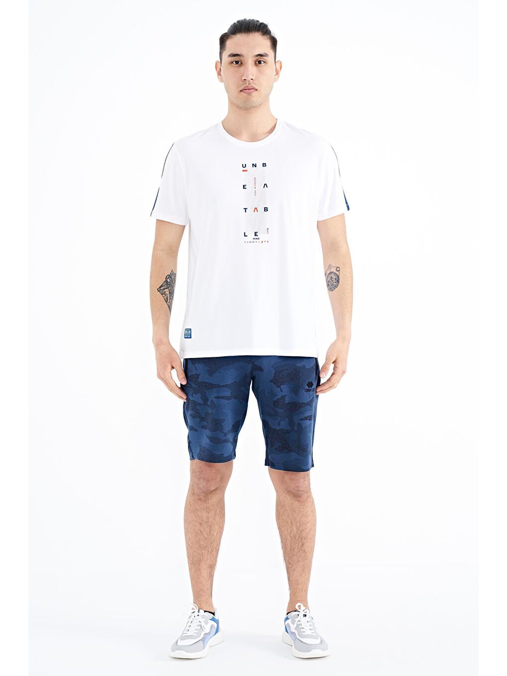 Beyaz Kol Şerit Detaylı O Yaka Standart Kalıp Erkek Tişört - 88234-3