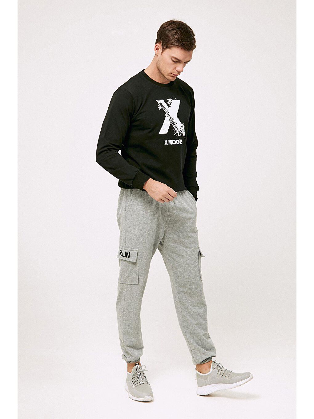 Gri Kargo Cepli Run Yazı Baskılı Jogger Eşofman Altı-1