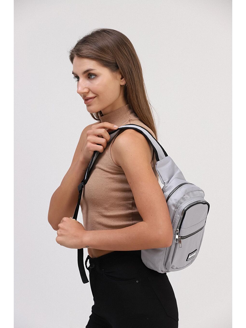 Gri Sırt ve Göğüs Çantası