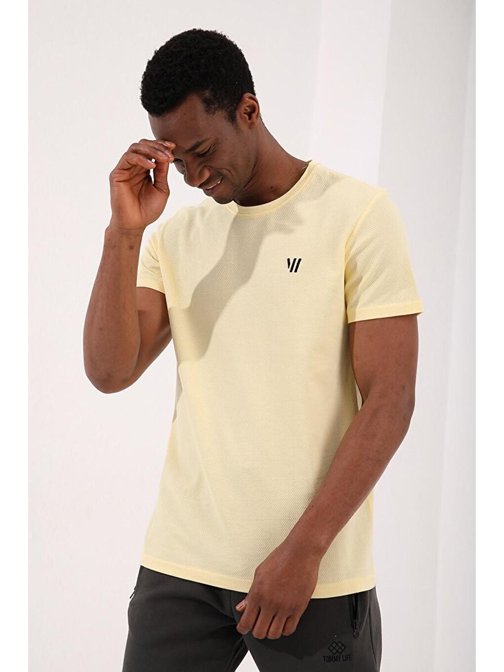Sarı Petek Dokulu Çift Ok Logolu Standart Kalıp Bisiklet Yaka Erkek Tişört - 87921