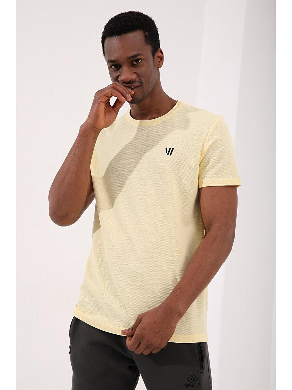 Sarı Petek Dokulu Çift Ok Logolu Standart Kalıp Bisiklet Yaka Erkek Tişört - 87921-1