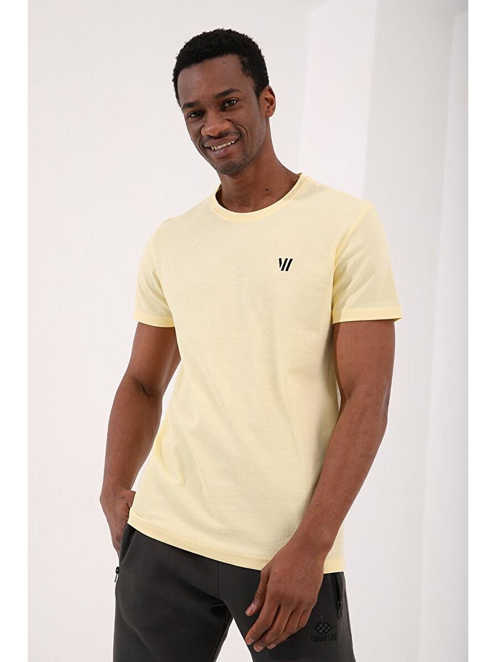 Sarı Petek Dokulu Çift Ok Logolu Standart Kalıp Bisiklet Yaka Erkek Tişört - 87921-3