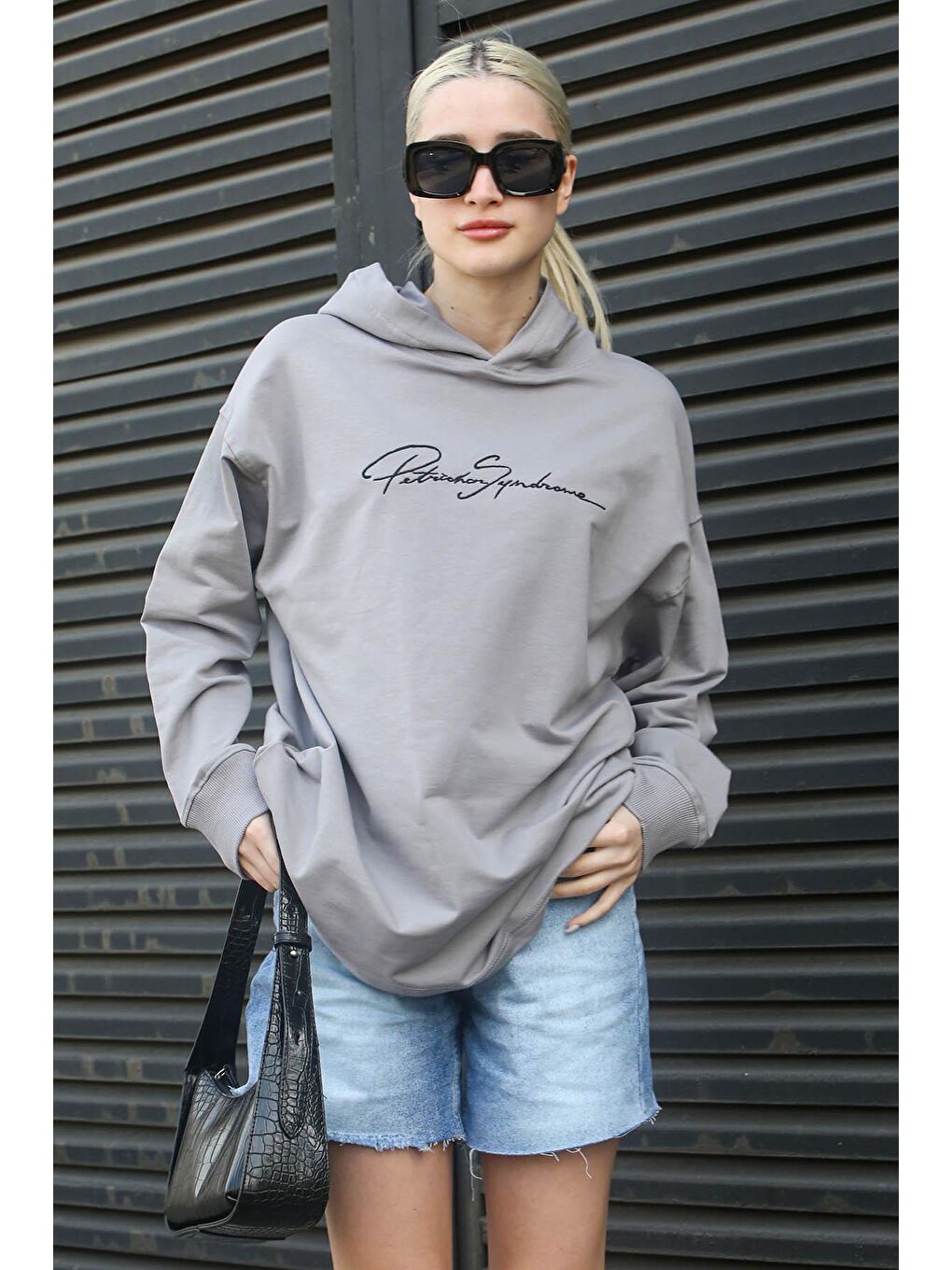 Boyalı Gri Nakışlı Kapüşonlu Kadın Sweatshirt MG1691-2