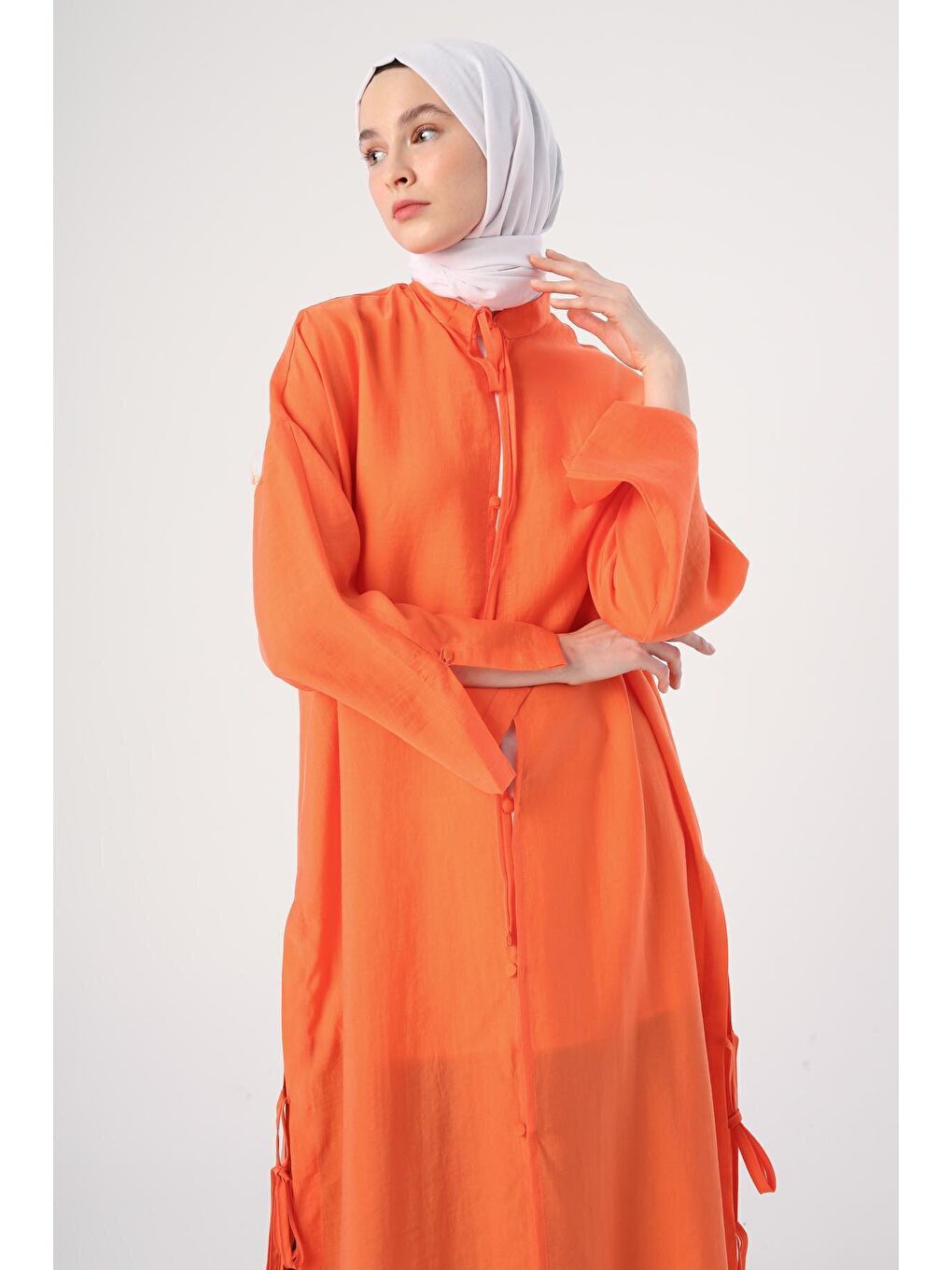 Turuncu Hakim Yaka Bağcıklı Yanları Yırtmaçlı Yazlık Ferace-4