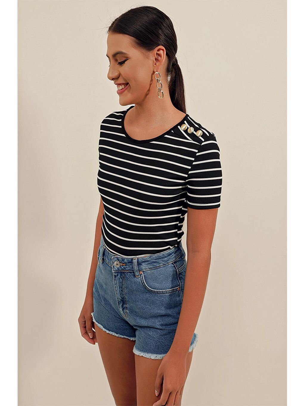 0479 Düğmeli Çizgili Bluz - Siyah-3