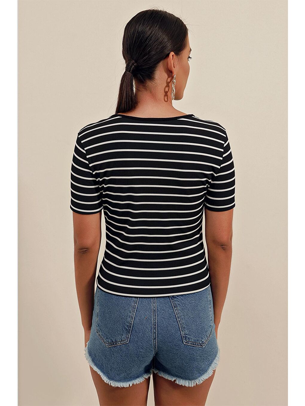 0479 Düğmeli Çizgili Bluz - Siyah-4