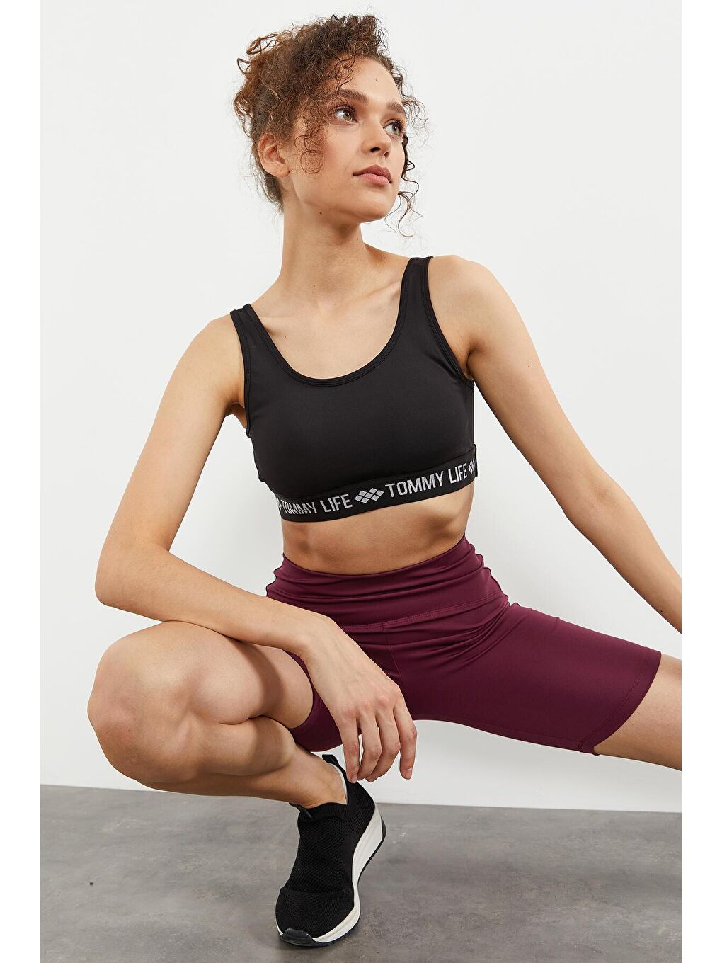 Siyah - Beyaz Yazı Şeritli Standart Kalıp U Yaka Kadın Spor Büstiyer - 97113