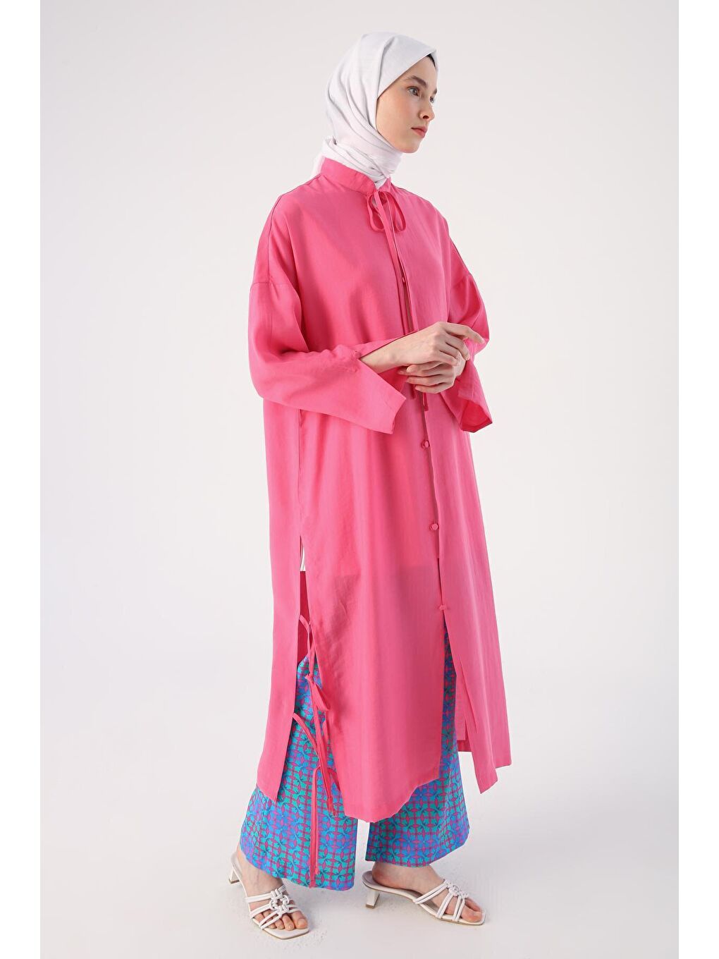 Fuşya Hakim Yaka Bağcıklı Yanları Yırtmaçlı Yazlık Ferace