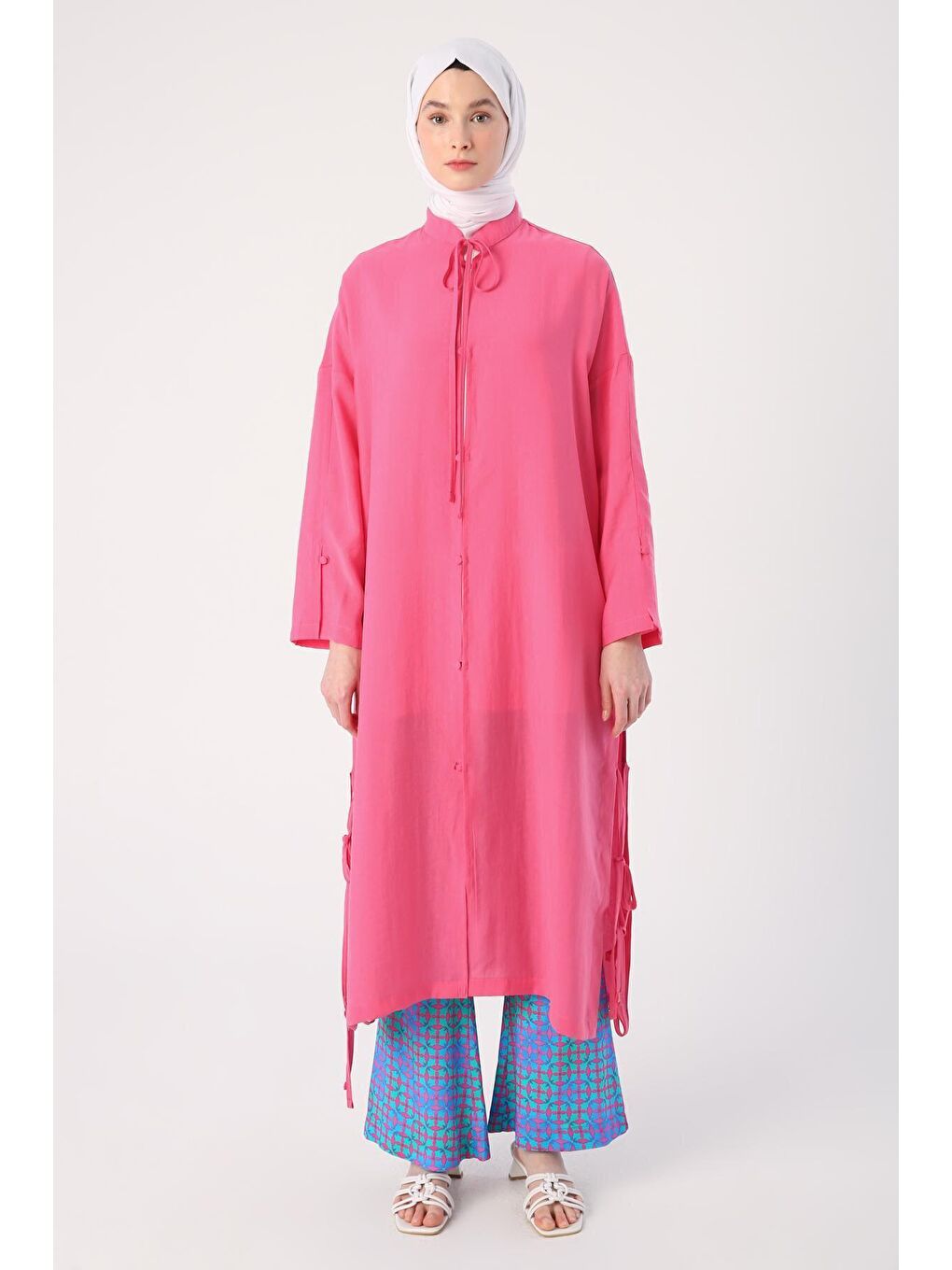 Fuşya Hakim Yaka Bağcıklı Yanları Yırtmaçlı Yazlık Ferace-1