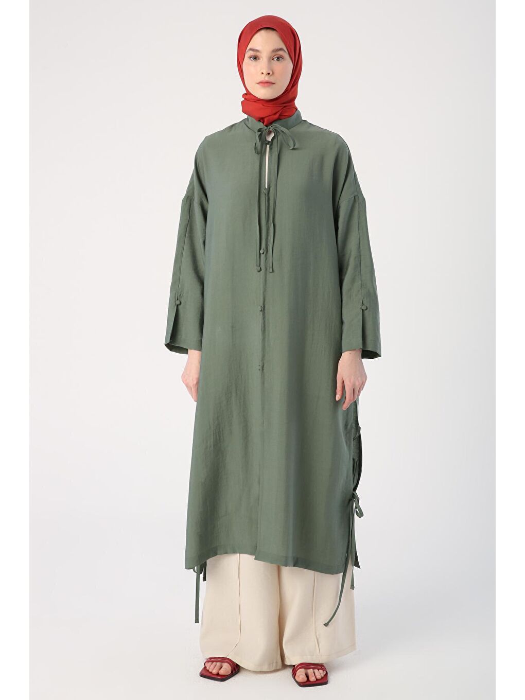 Yeşil Nefti Hakim Yaka Bağcıklı Yanları Yırtmaçlı Yazlık Ferace-1