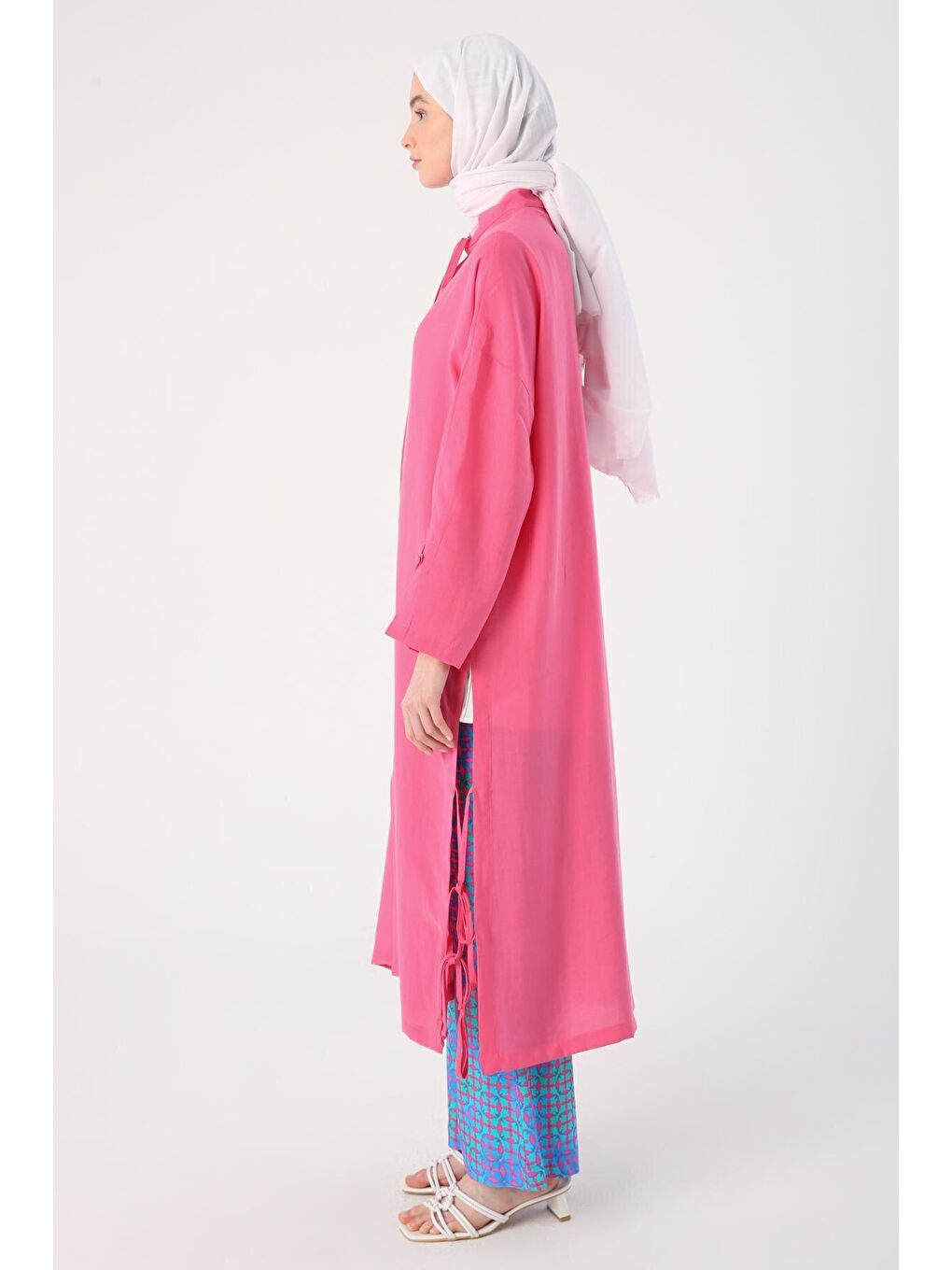 Fuşya Hakim Yaka Bağcıklı Yanları Yırtmaçlı Yazlık Ferace-2