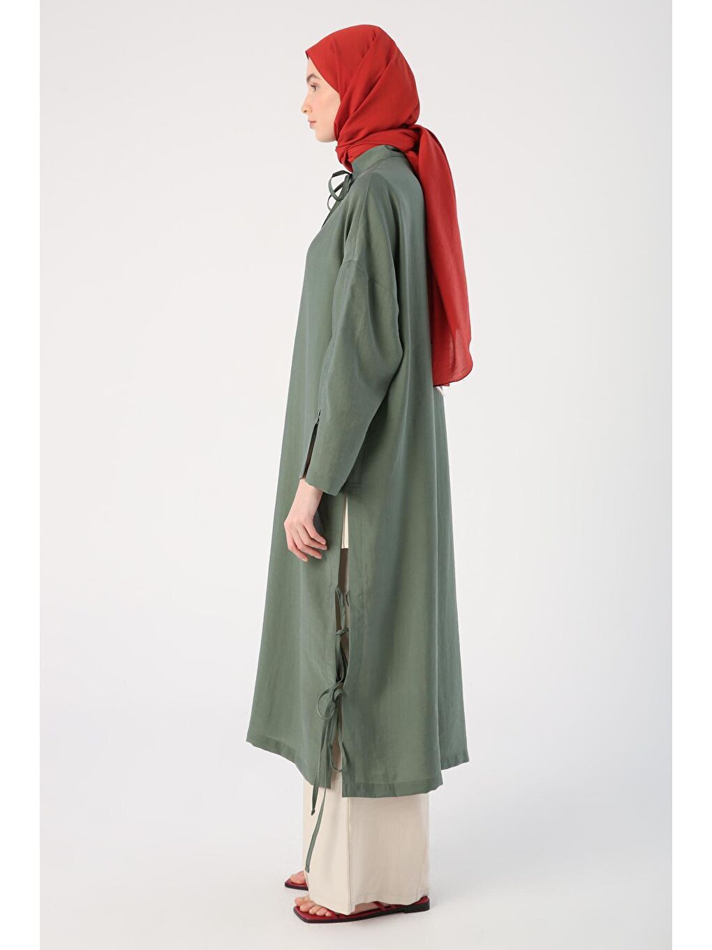 Yeşil Nefti Hakim Yaka Bağcıklı Yanları Yırtmaçlı Yazlık Ferace-2