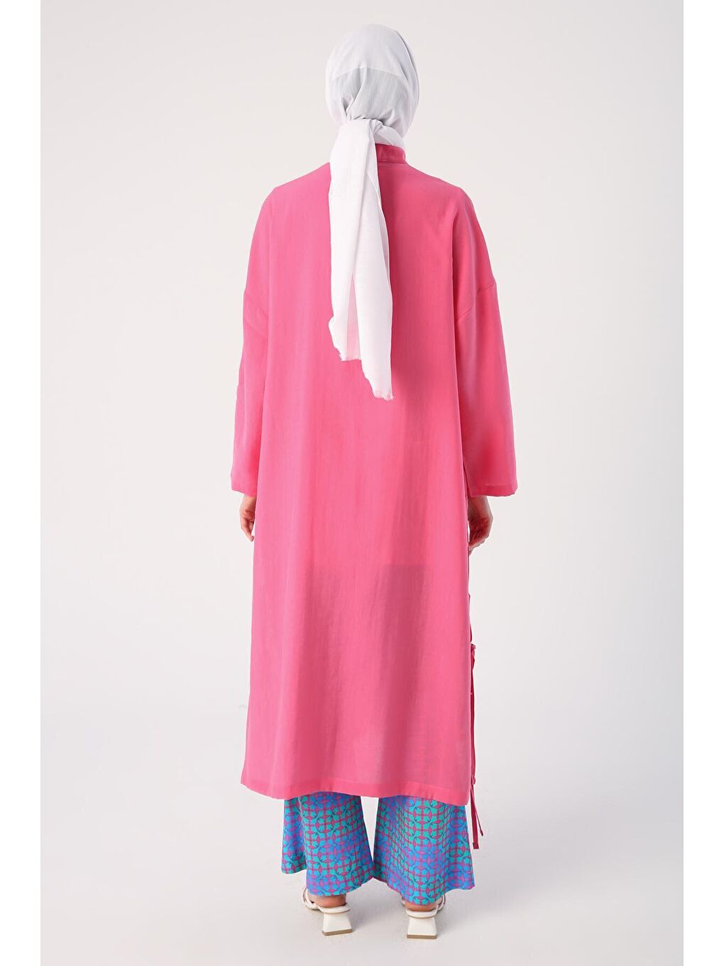 Fuşya Hakim Yaka Bağcıklı Yanları Yırtmaçlı Yazlık Ferace-3