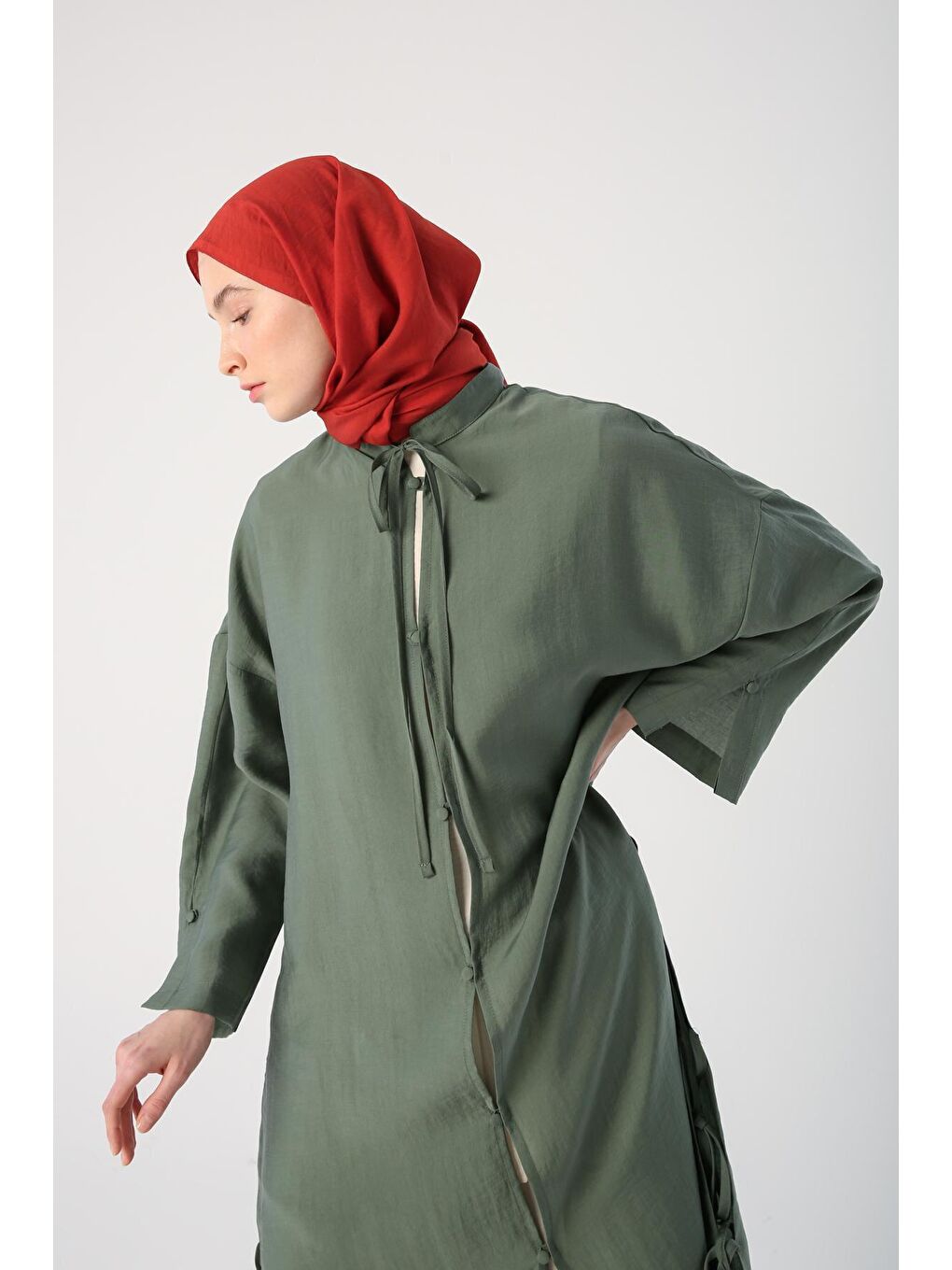 Yeşil Nefti Hakim Yaka Bağcıklı Yanları Yırtmaçlı Yazlık Ferace-4